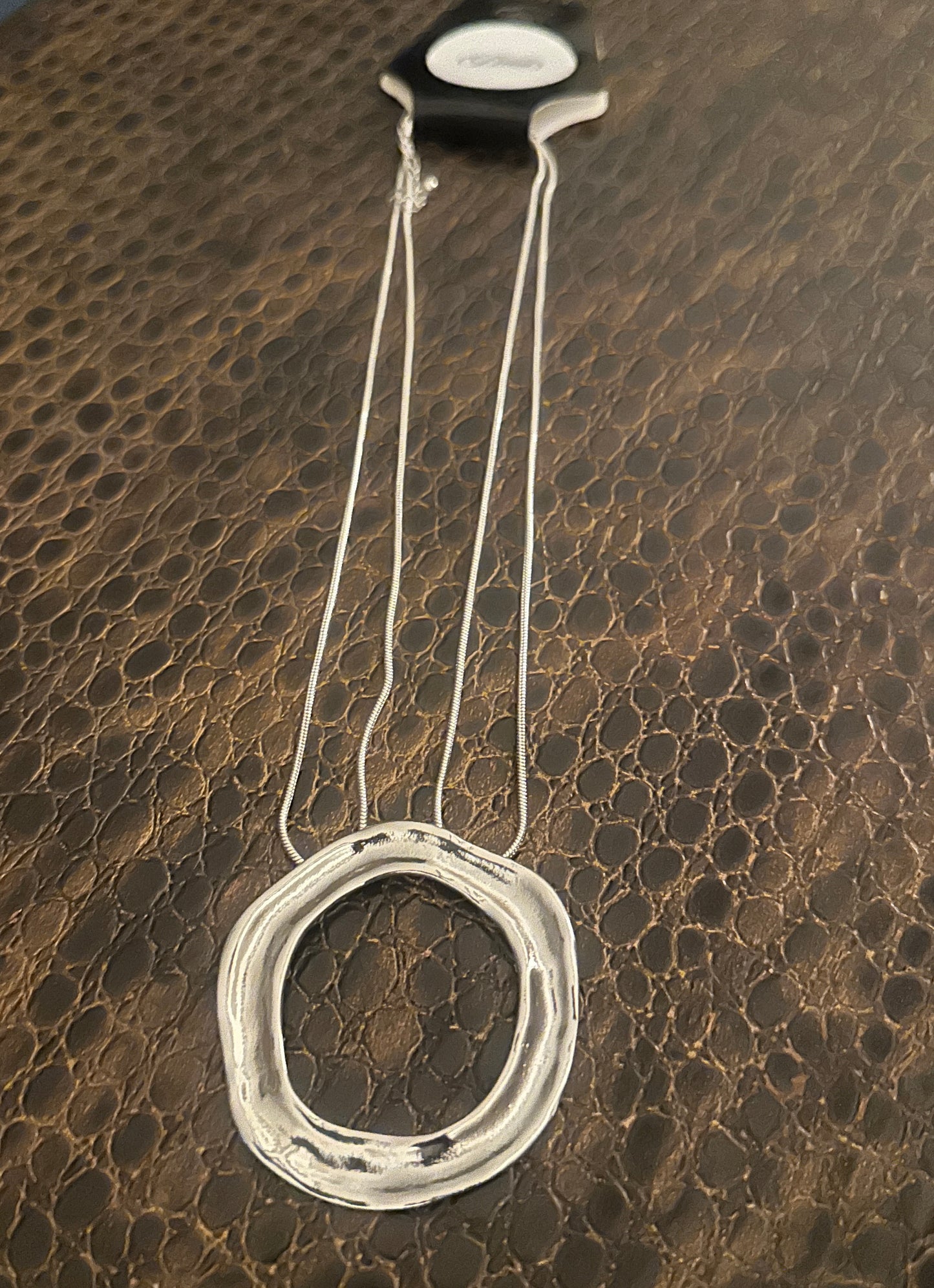 ROUND WAVY NECKLACE