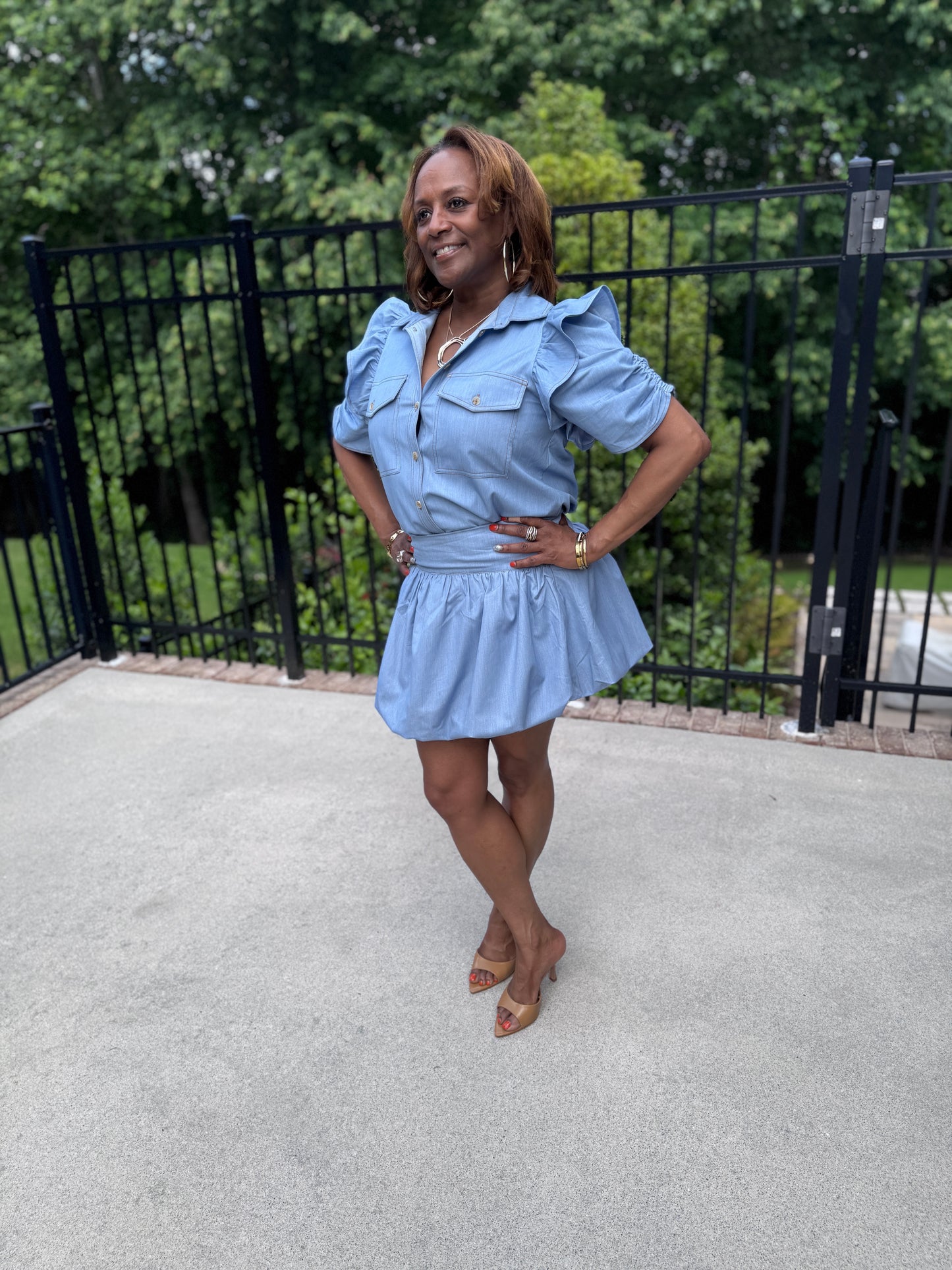 RUFFLE SLEEVE BUTTON-DOWN TOP