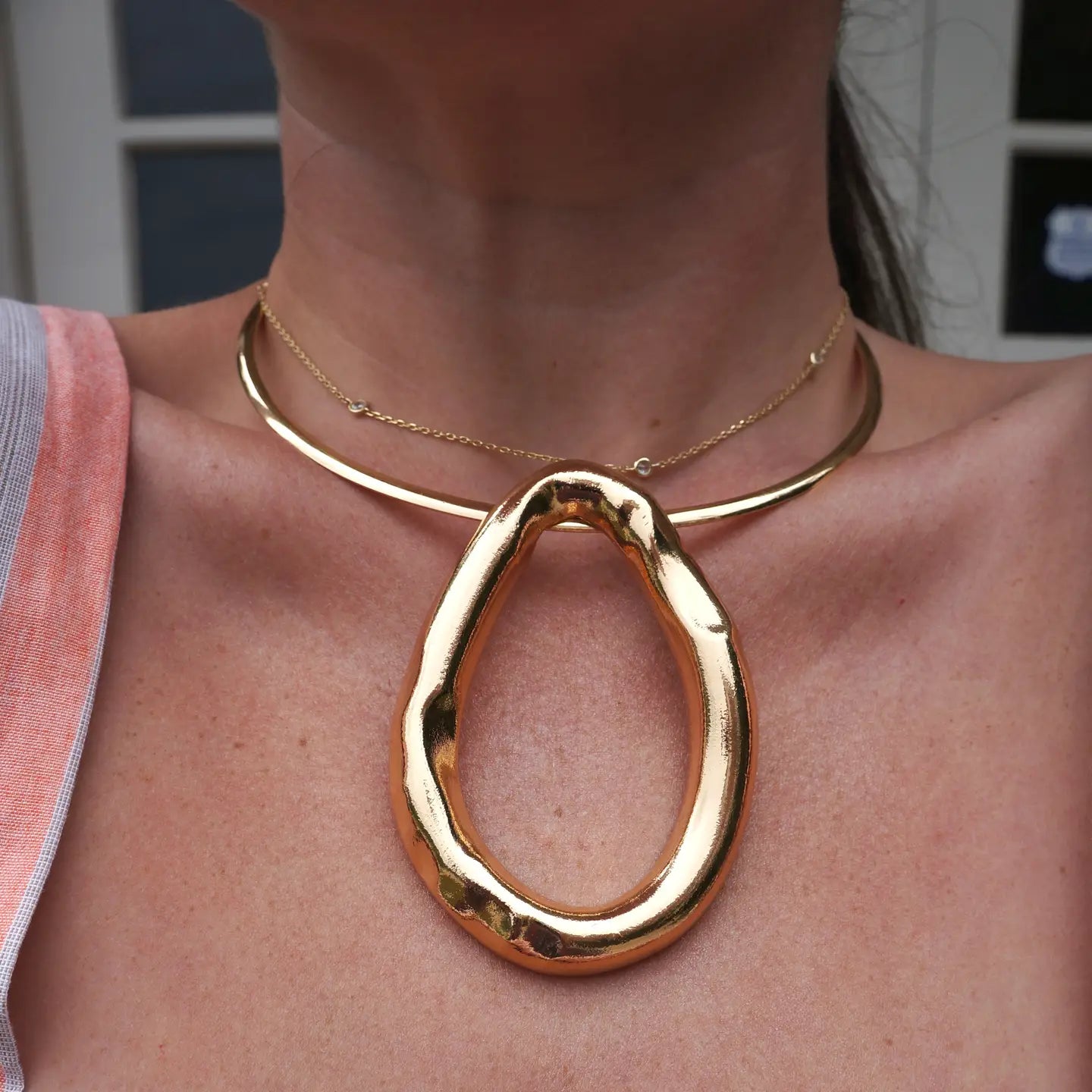 GOLD STATEMENT NECKLACE