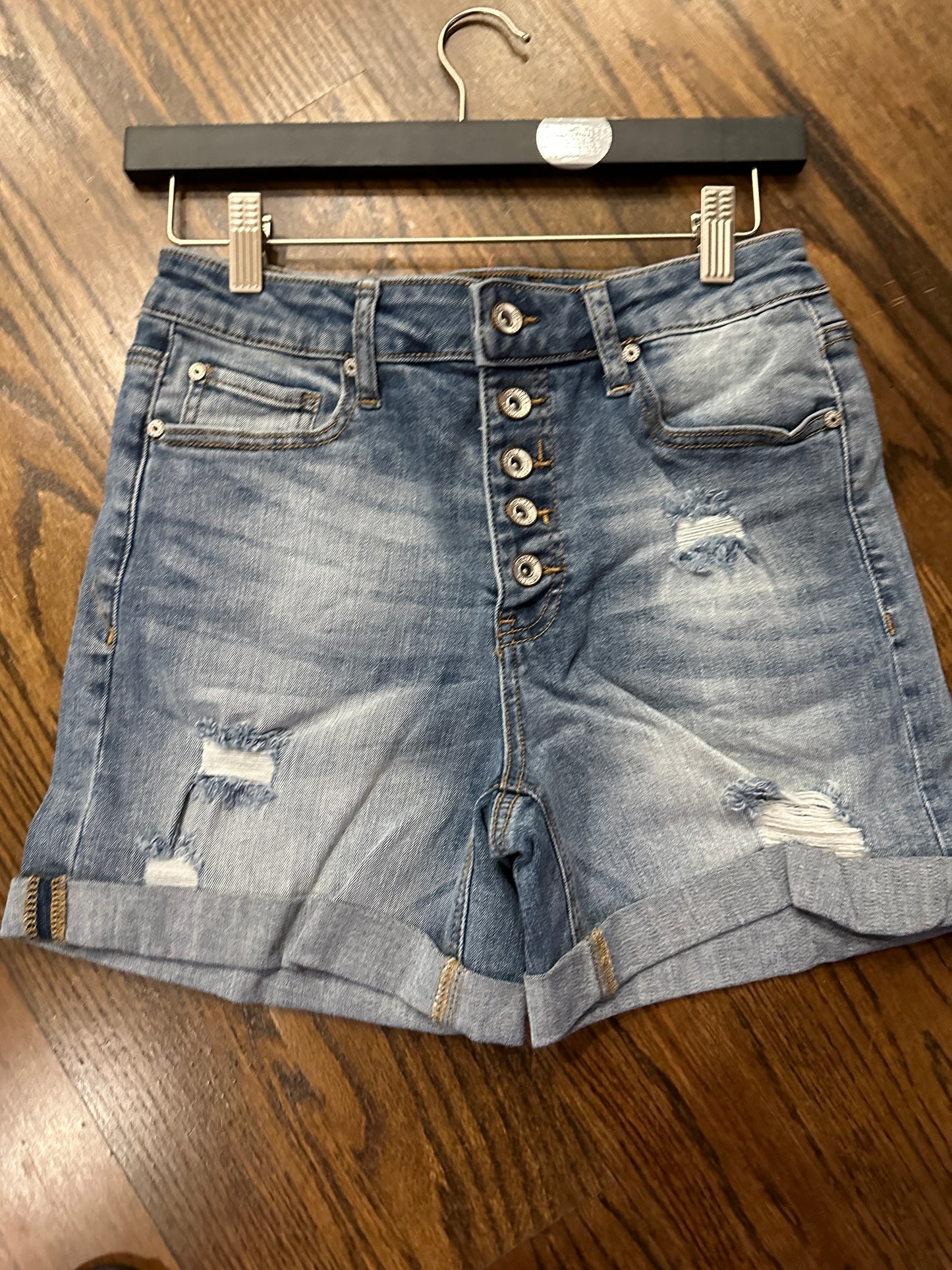 DISTRESSED JEAN SHORTS