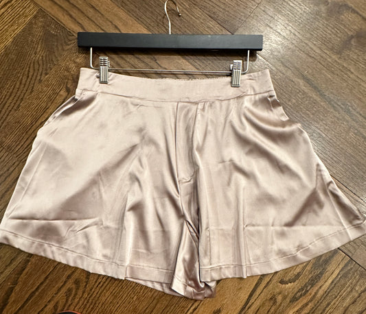 ELASTIC WAIST PLEATED SHORTS