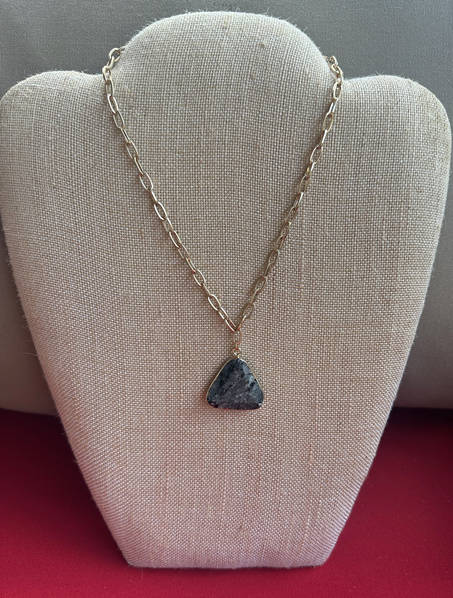 STONE TRIANGLE NECKLACE