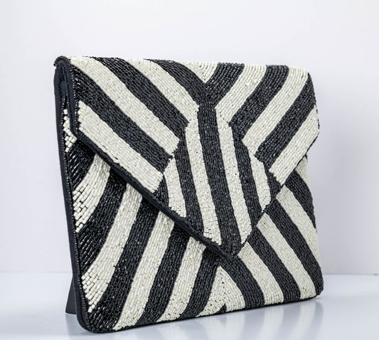 CLUTCH PURSE BLACK & WHITE BEADED